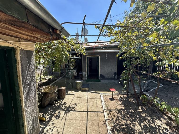 Rahova, Sos Alexandriei, Dr. Luptatorilor Antifascisti, casa batraneasca - 17