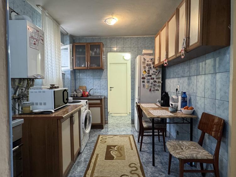 3 cam, bloc caramida, etaj 4 cu acoperis, str. Unirii - 5