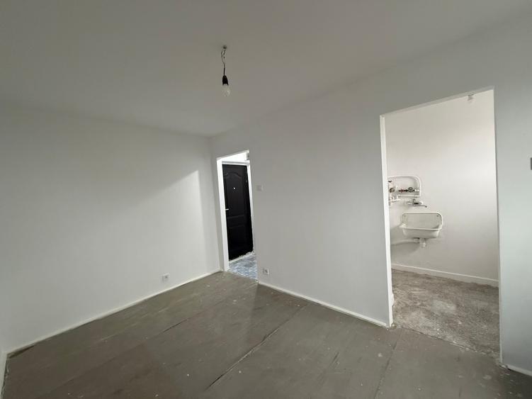 Vanzare Garsoniera Metrou Parc Drumul Taberei, Piata Moghioros - 2