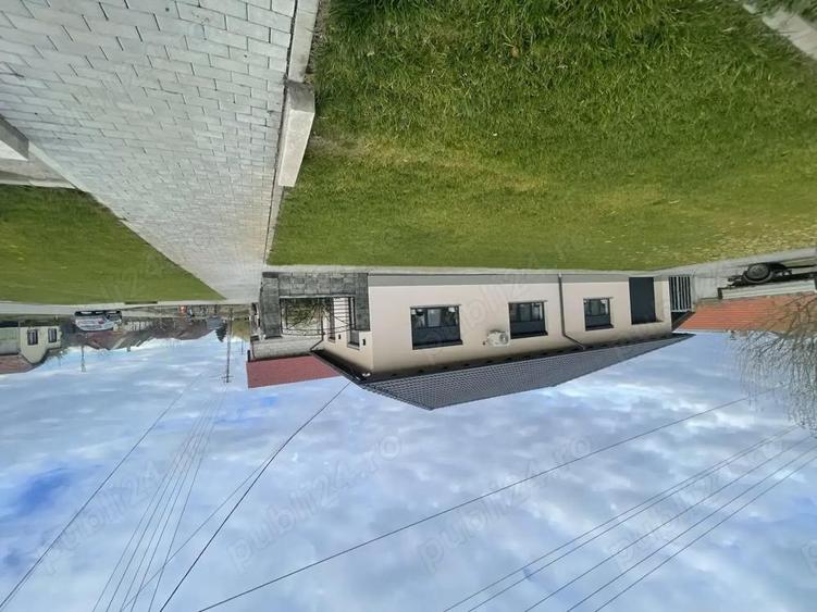 De vanzare Casa spa?ioasa ?i eleganta in zona Nadlac, jud. Arad - 1