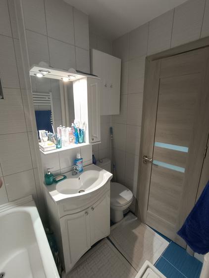 Apartament cu 3 camere decomandat, mobilat în Doamna Ghica