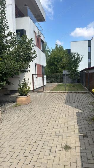 Proprietar vand Apartament 2 camere cu teren de 150 mp si 2 locuri de parcare. - 1