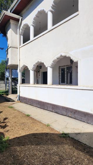 Vila superba 8 camere ,stil conac Brancovenesc - 1