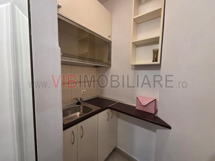 Garsoniera la demisol | Piata Romana - 5