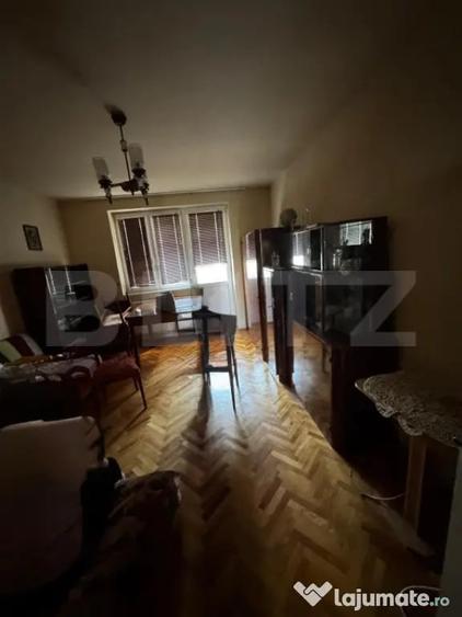 Apartament cu 3 camere decomandat în Central