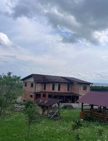 Casǎ spațioasă de vânzare  demisol, parter , etaj - 5