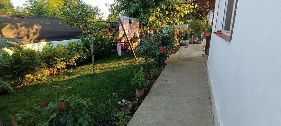 vand casa cu poten?ial zona Titu - 4