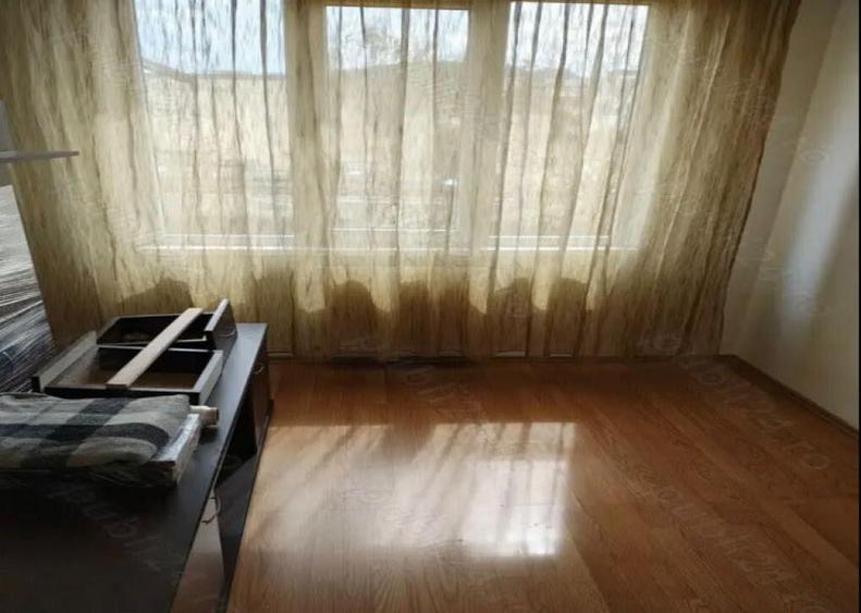 Apartament 4 camere, decomandat - zona Tractorul - 1