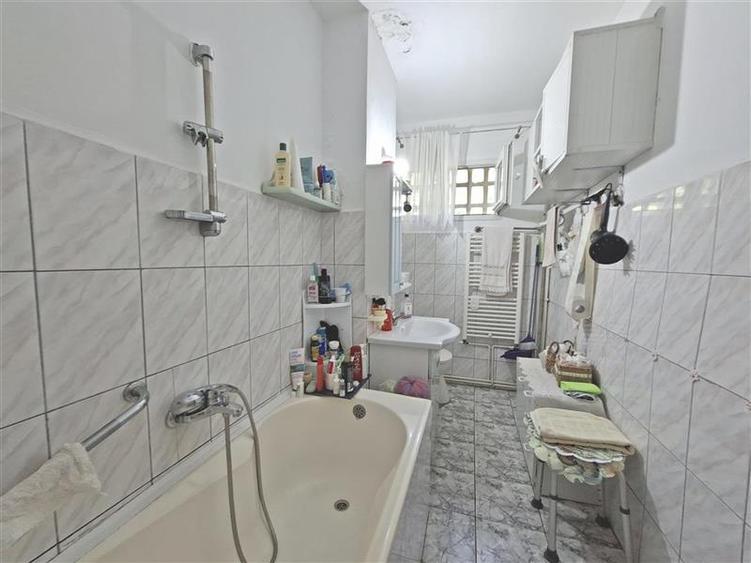 Apartament 3 camere semidecomandat | Etaj 1, zona Centrala, Bacau - 7