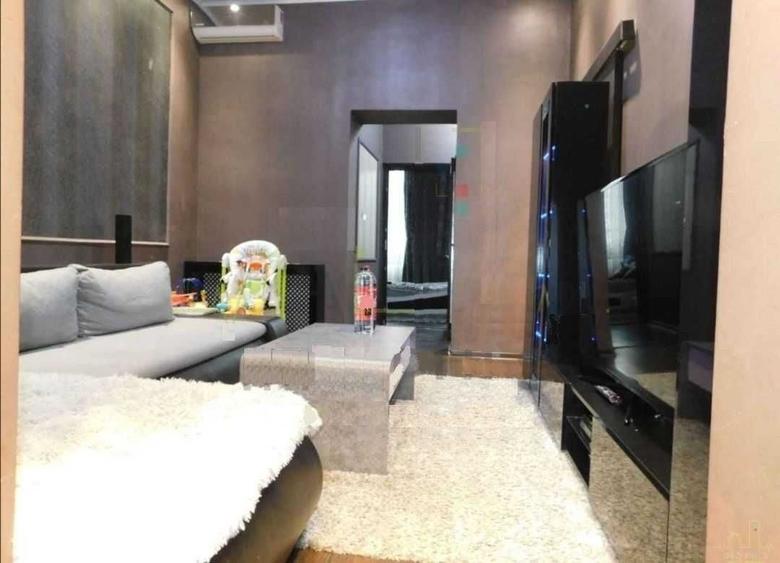 Apartament cu 3 camere semidecomandat în Traian