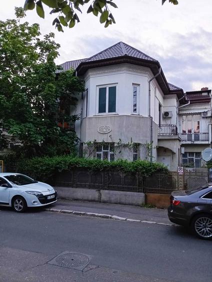 Particular vand vila langa Mall Vitan compusa din 4 apartamente cu intrari separate, colaboram cu agentii imobiliare - 1