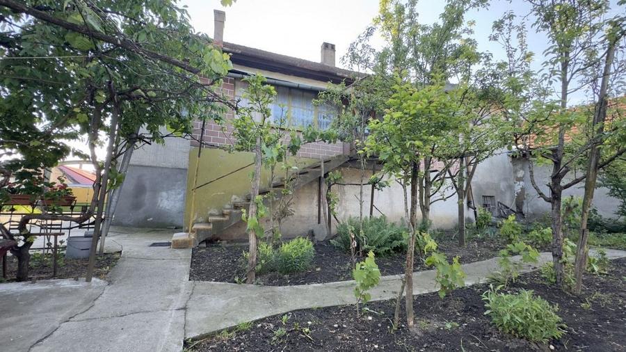 Casă individuală cu 4 camere cu Canalizare în Nord-Vest