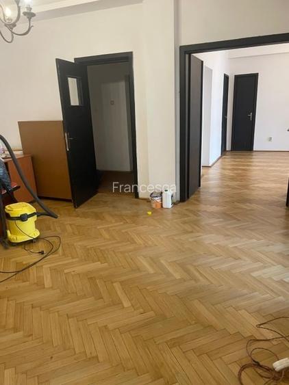 PIATA ROMANA apartament generos consolidat 1978 direct proprietar 210000 EUR PIATA ROMANA apartament generos consolidat 1978 direct proprietar 210000 EUR