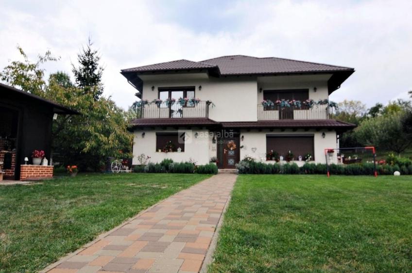 Eleganta si confortul se intalnesc aici! Proprietate superba de vanzare - 23