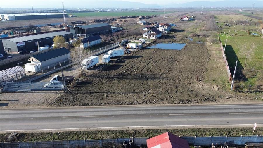 Teren Construcții extravilan de 11756 mp, în Vest