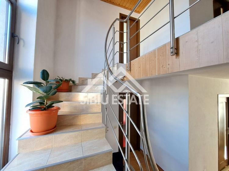 Casa Sibiu cu pivnita si garaj, curte mare - 8