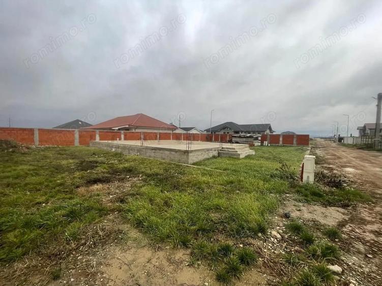Teren intravilan, fundatie proiect casa, gard si utilitati-Zona Cheriu - 2