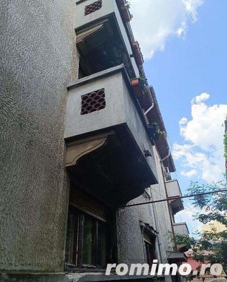 Dacia-Toamnei singur in curte - 7