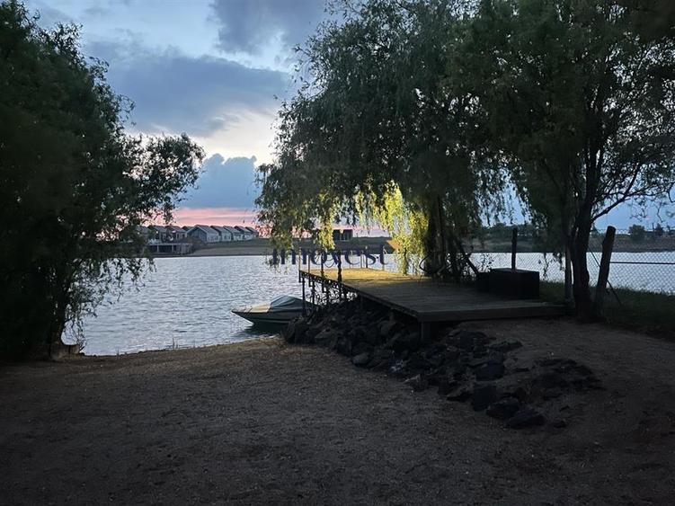 Casa de Vacanta de Vanzare la Lac Apa - 4 Dormitoare, Living + Bucatarie Open Sp - 3