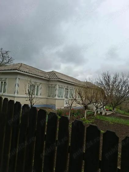 Casă cu 6 camere cu Teren 1900 Mp în Mihai Bravu