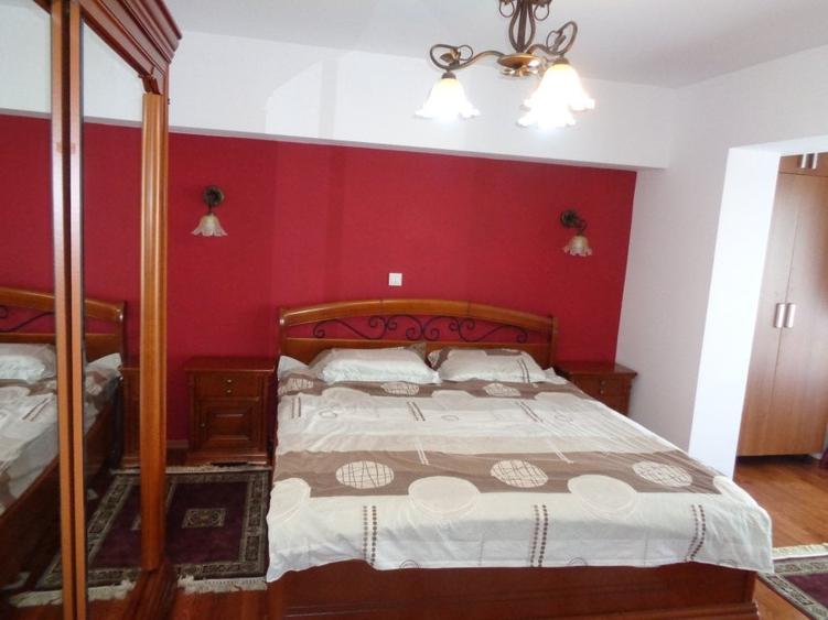 Apartament 3 camere, Centru, etaj 2, mobilat, centrala - 8