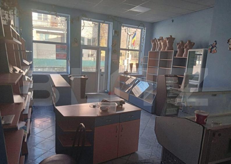 Spatiu Comercial cu apartament de 2 camere la etaj 300mp, Be - 9