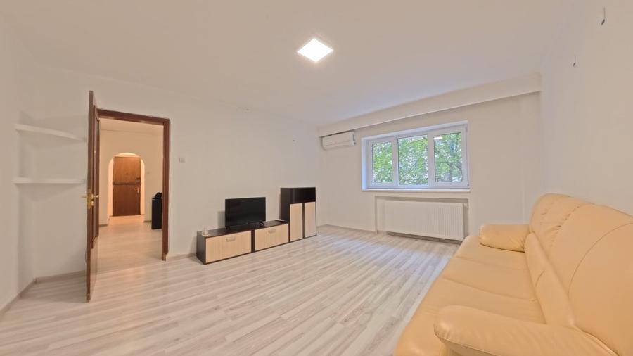 Apartament 3 Camere, B.ul Unirii, Persoana Fizica sau Juridica, Partial Mobilat - 1