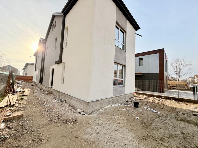 Casa deosebita P+1+M. Strada asfaltata. Constructie noua. - 2