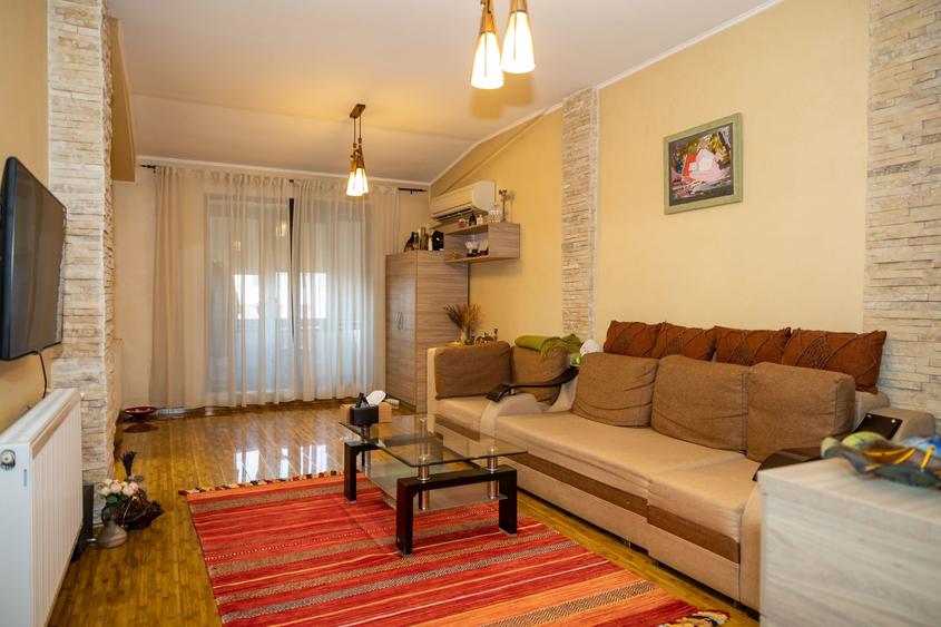 Apartament cu 3 camere semidecomandat, mobilat în Bucureștii Noi
