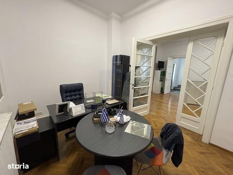 Casă cu 4 camere în Central