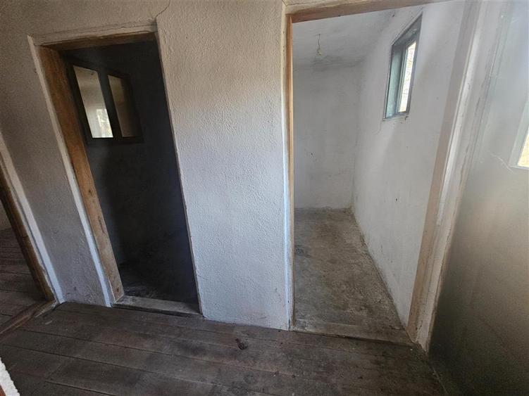 Teren 1000 mp si casa renovabila in Valcanesti . - 13