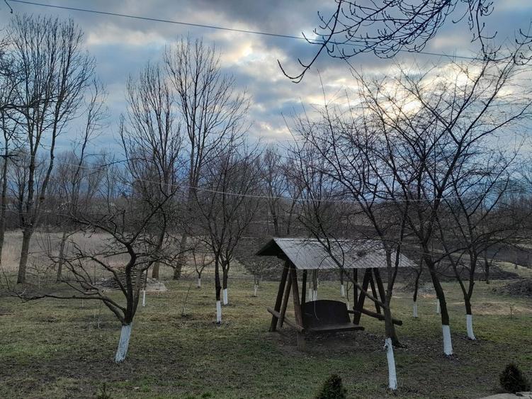 Casa batraneasca si casa la rosu - 1