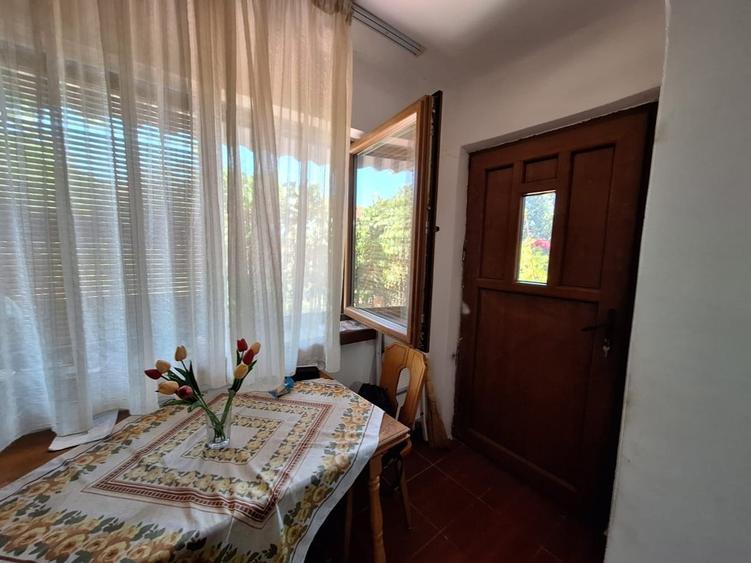 Frumusani, casa 6 camere 1000 mp teren DN4 2 centrale gaz 2 bucatarii - 9