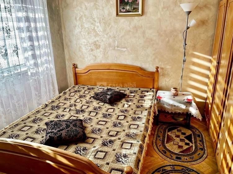 Apartament cu 3 camere semidecomandat, mobilat în Central
