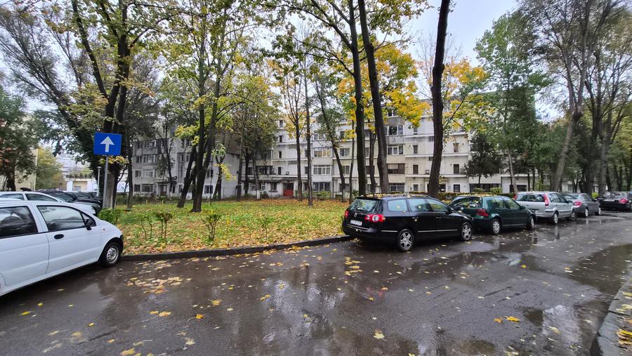 Tomis 1 - ap 3 cam, et 4/4 , gaze la usa (necesita renovare) - 1