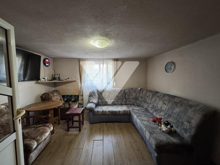 Casă individuală cu 5 camere cu Canalizare în Sadu