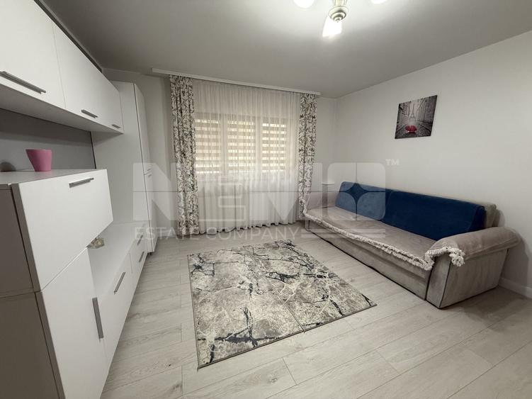 Apartament cu 2 camere semidecomandat, mobilat în Central
