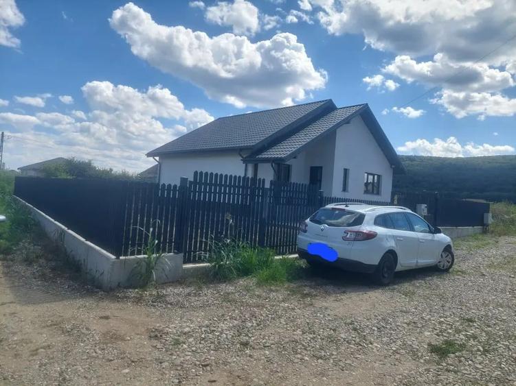 Casă cu 3 camere în Hemeiuș