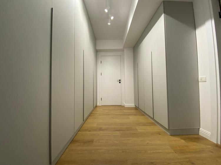 Apartament cu 3 camere semidecomandat, mobilat în Pipera