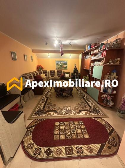 Casă individuală cu 15 camere cu Canalizare în Apărătorii Patriei