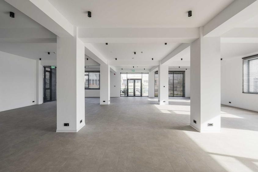 Spațiu comercial, de 247 mp, în Petrești