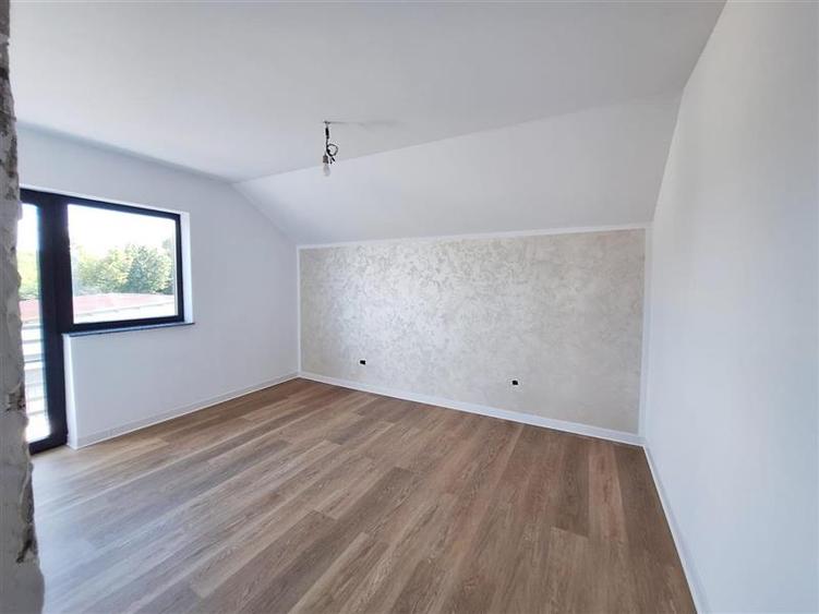 Casă cu 4 camere cu Teren 430 Mp în 9 Mai