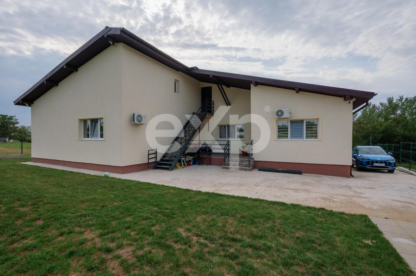 Casă cu 4 camere cu Teren 1014 Mp în Smeura