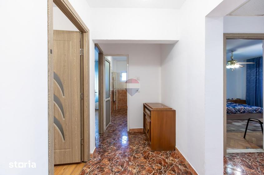 Apartament cu 3 camere decomandat în Mioriței