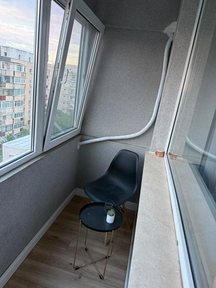 Apartament cu 3 camere semidecomandat în Tineretului