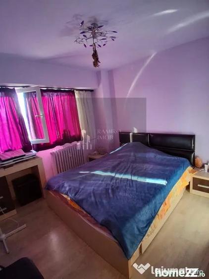Apartament cu 3 camere semidecomandat în Gorjului