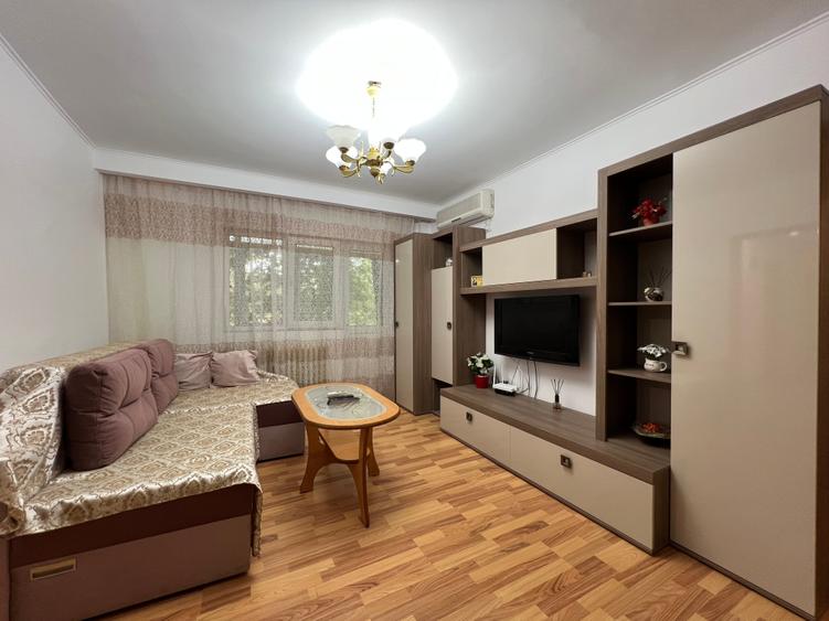 Apartament cu 2 camere semidecomandat în P-ța Victoriei