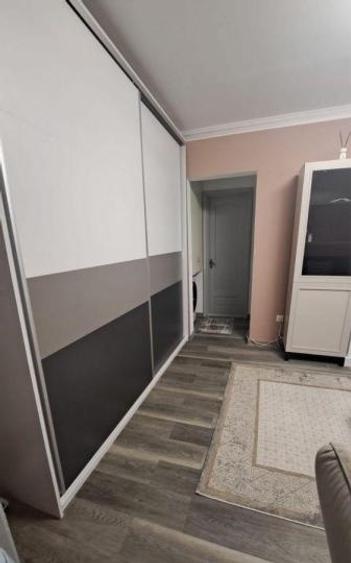 Apartament cu 2 camere semidecomandat, mobilat în Casa de Cultură