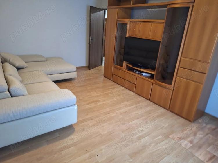 Apartament cu 3 camere decomandat în Lipovei