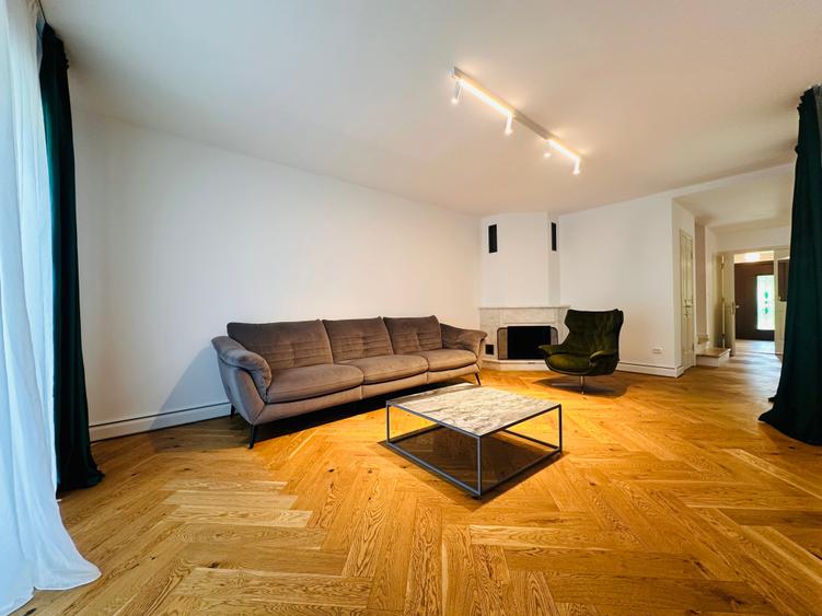 Duplex cu 5 camere cu Canalizare în Central